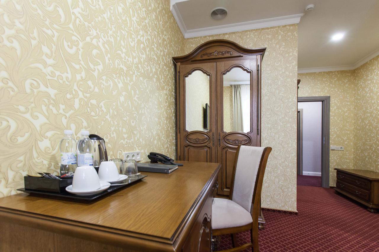 West Park Hotel Sofiivska Borshchahivka Εξωτερικό φωτογραφία