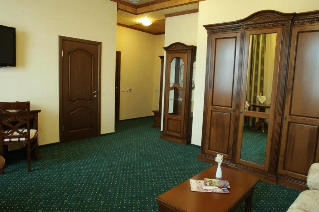 West Park Hotel Sofiivska Borshchahivka Εξωτερικό φωτογραφία