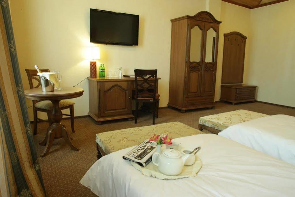 West Park Hotel Sofiivska Borshchahivka Εξωτερικό φωτογραφία