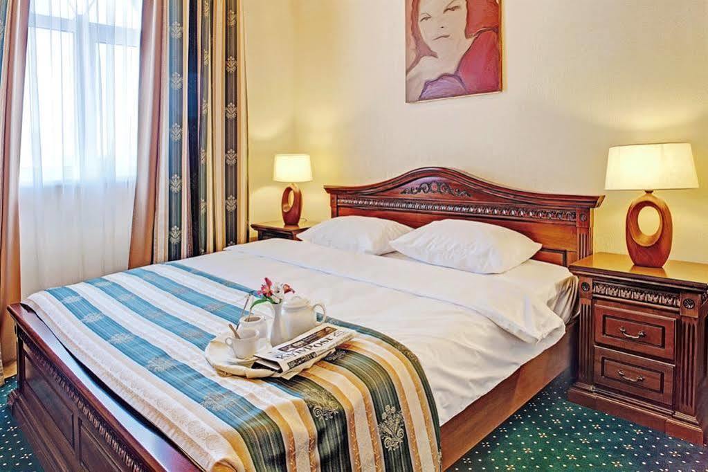 West Park Hotel Sofiivska Borshchahivka Εξωτερικό φωτογραφία