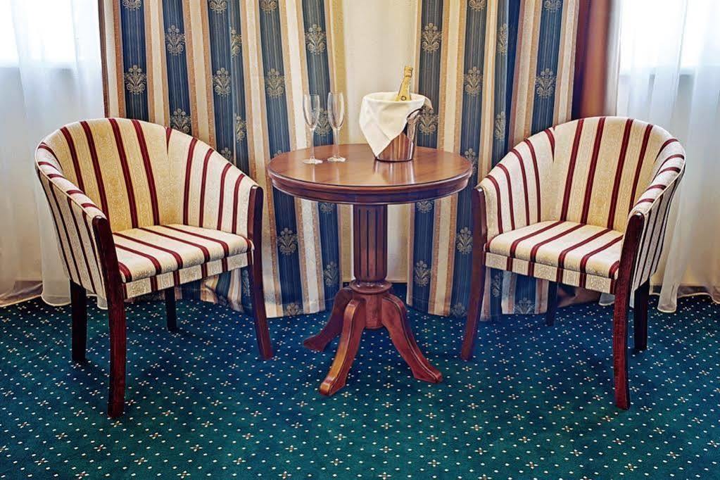 West Park Hotel Sofiivska Borshchahivka Εξωτερικό φωτογραφία